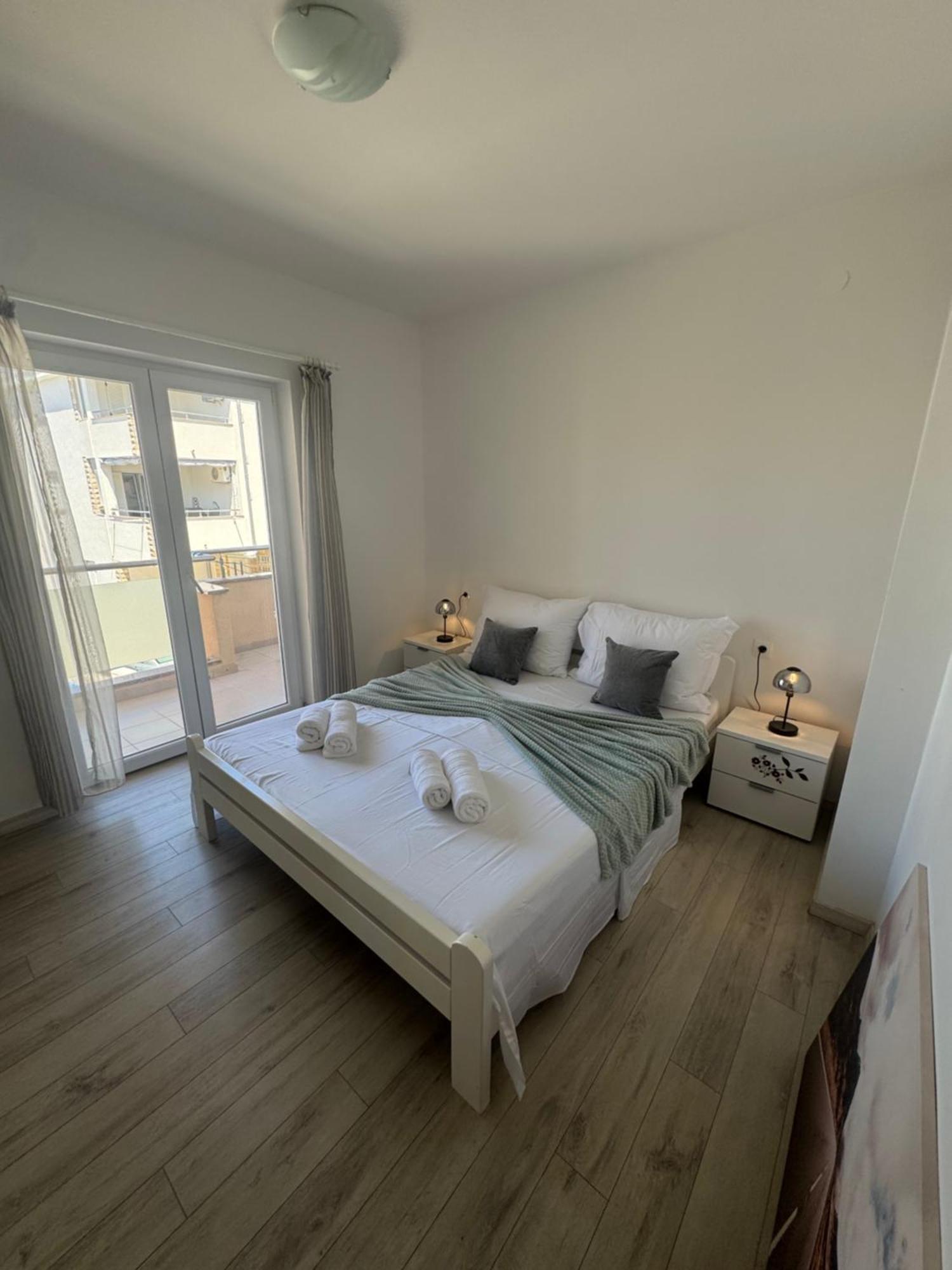 Apartments Toma Новаля Екстер'єр фото